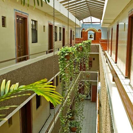 Hotel Janeiro Guadalajara Bagian luar foto