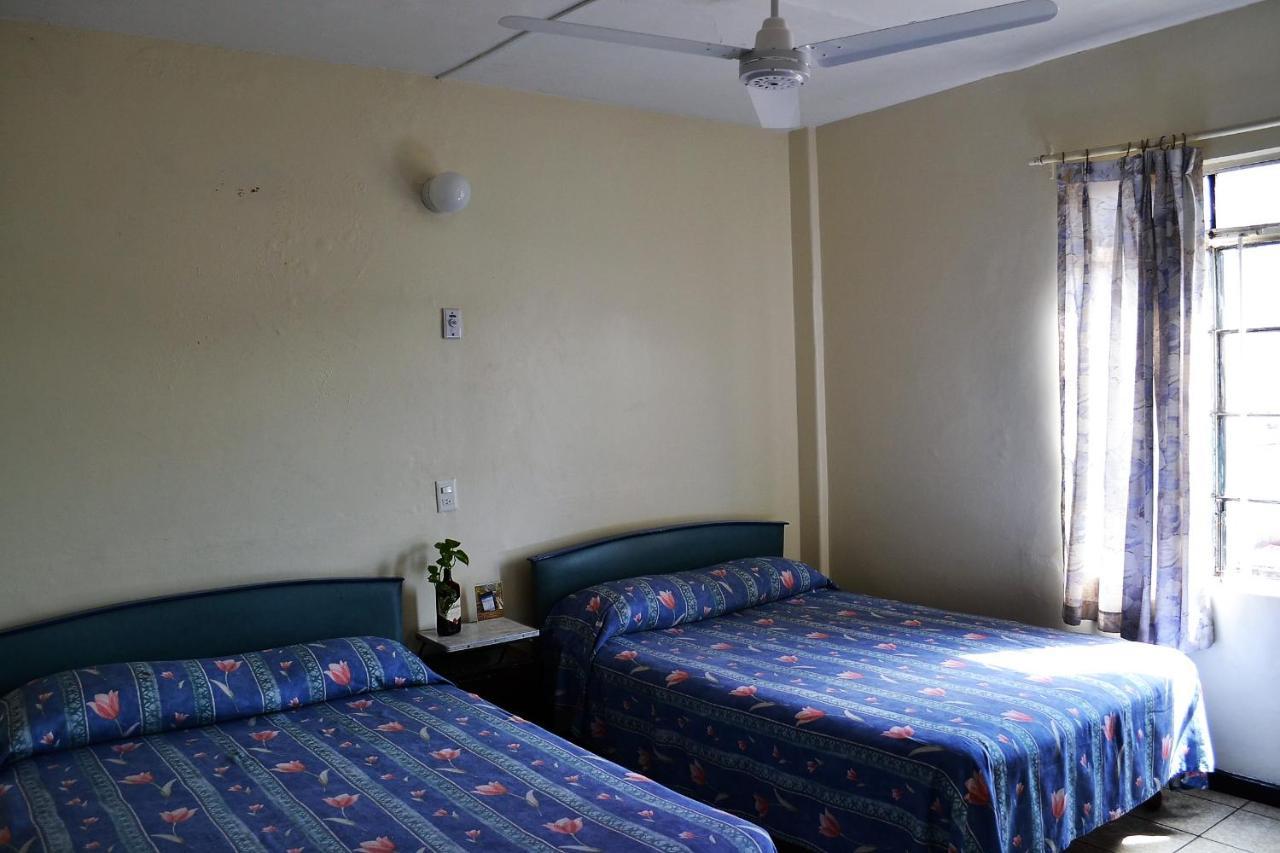 Hotel Janeiro Guadalajara Bagian luar foto