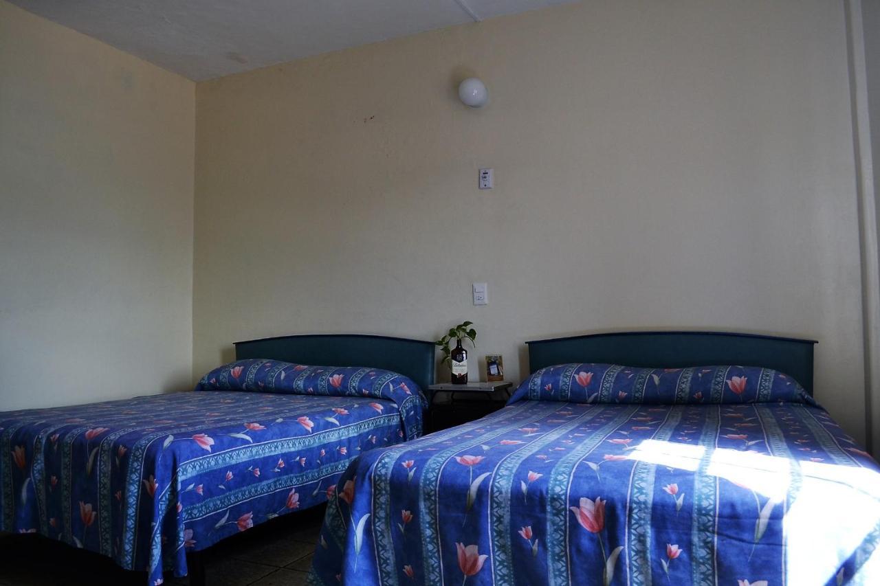 Hotel Janeiro Guadalajara Bagian luar foto