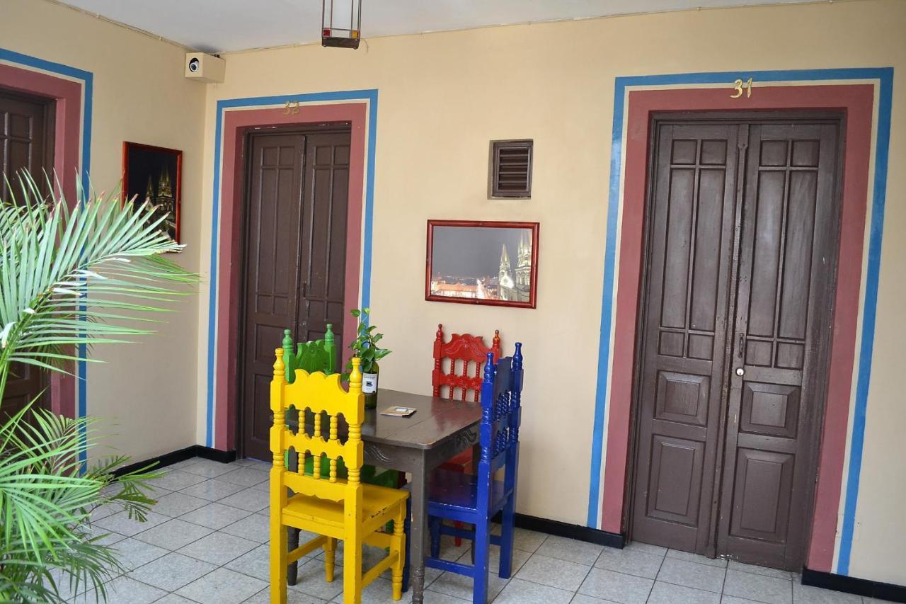 Hotel Janeiro Guadalajara Bagian luar foto