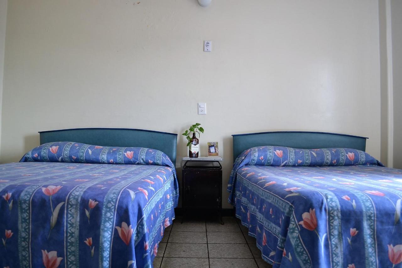 Hotel Janeiro Guadalajara Bagian luar foto
