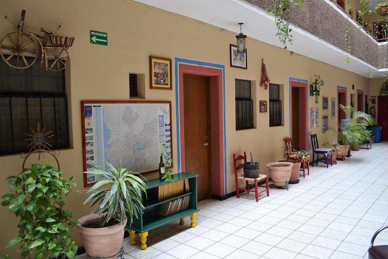 Hotel Janeiro Guadalajara Bagian luar foto