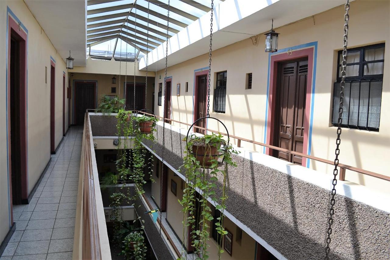 Hotel Janeiro Guadalajara Bagian luar foto