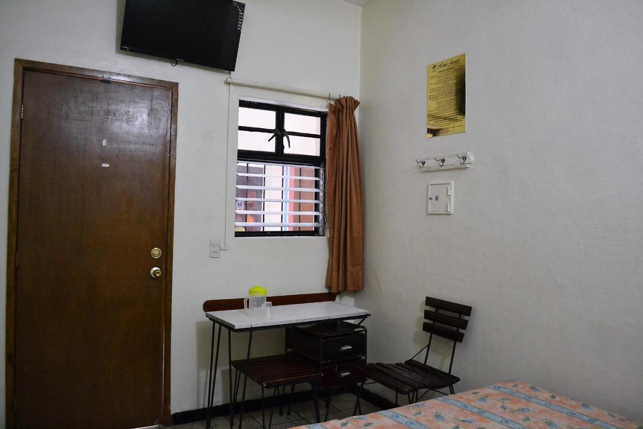 Hotel Janeiro Guadalajara Bagian luar foto