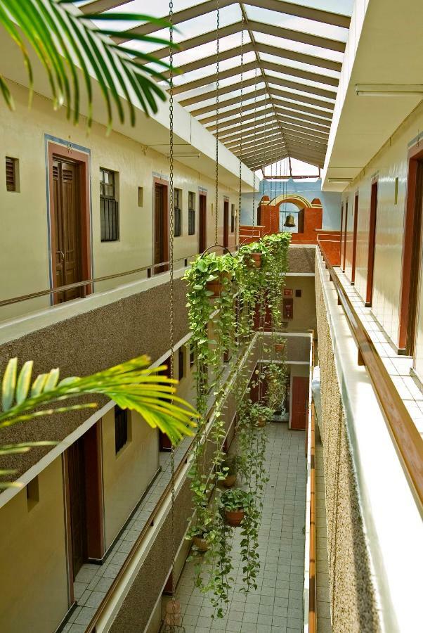Hotel Janeiro Guadalajara Bagian luar foto