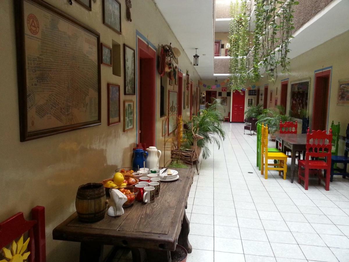 Hotel Janeiro Guadalajara Bagian luar foto