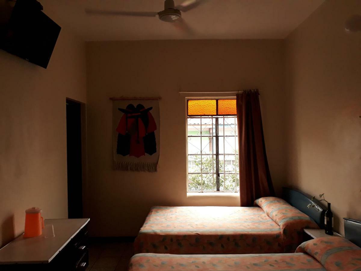Hotel Janeiro Guadalajara Bagian luar foto