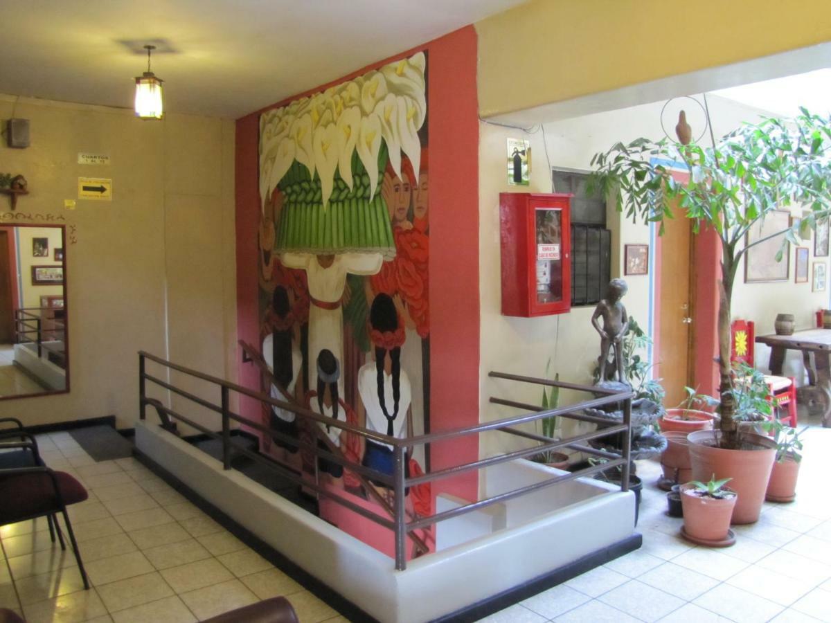 Hotel Janeiro Guadalajara Bagian luar foto