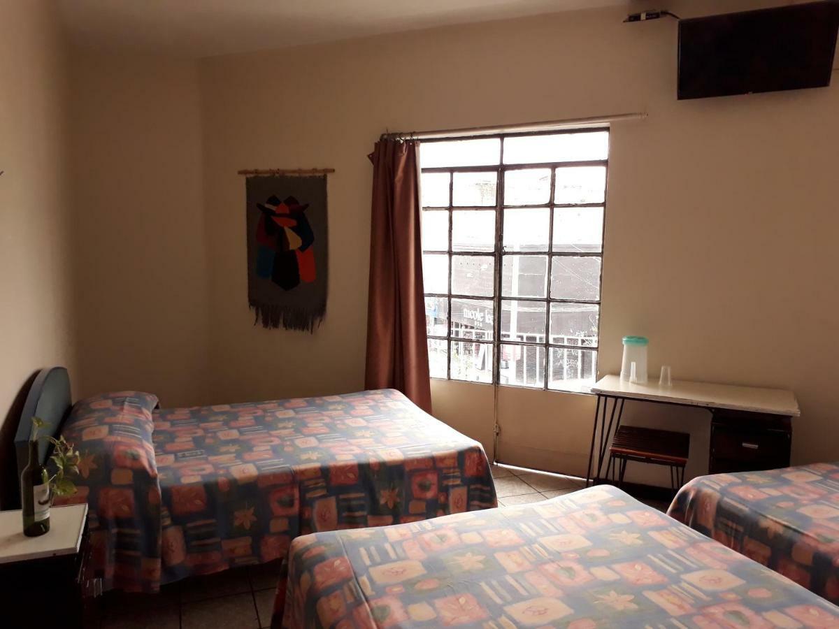 Hotel Janeiro Guadalajara Bagian luar foto