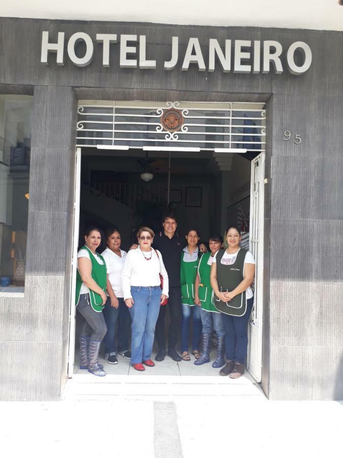 Hotel Janeiro Guadalajara Bagian luar foto